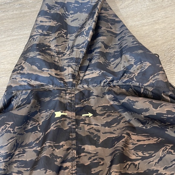 THE UPSIDE CAMO WINDBREAKER, Medium - Picture 8 of 8